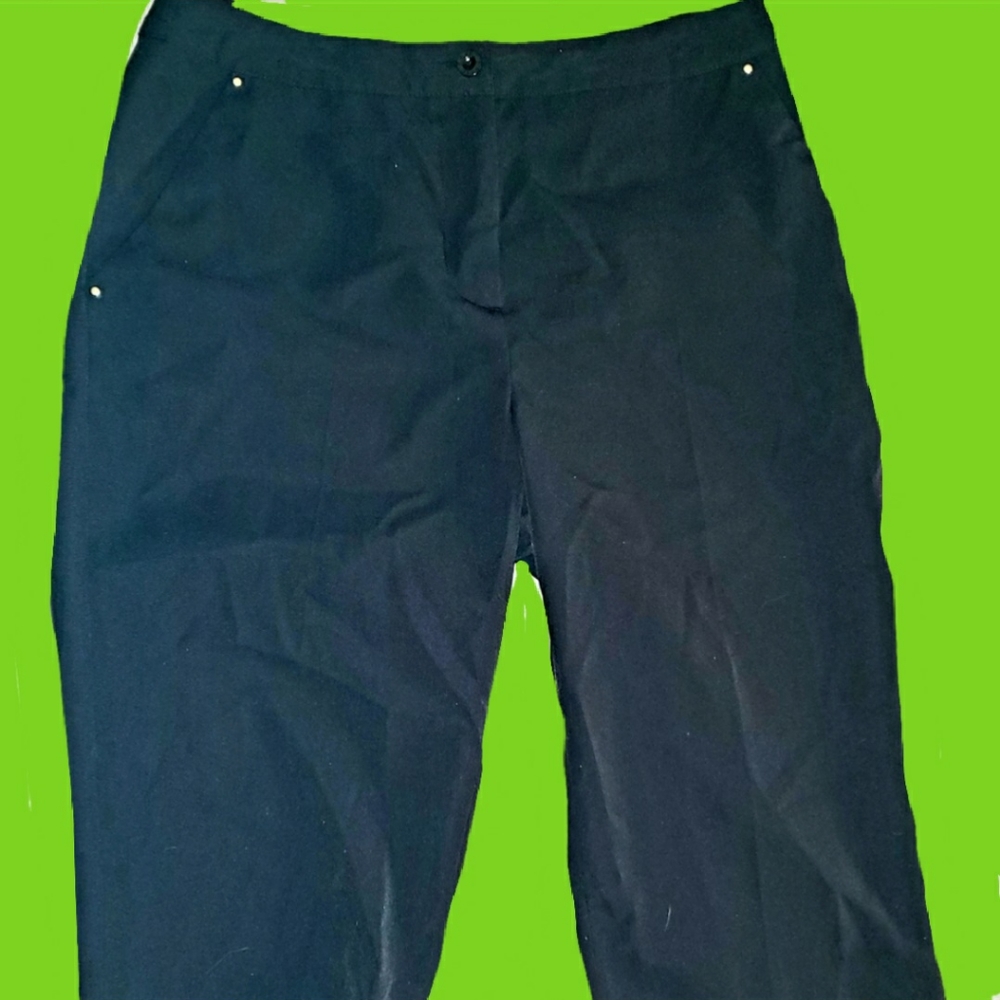5/35 NEW EP PRO GOLF SHORTS SZ 4 BLACK KNEE LENGTH